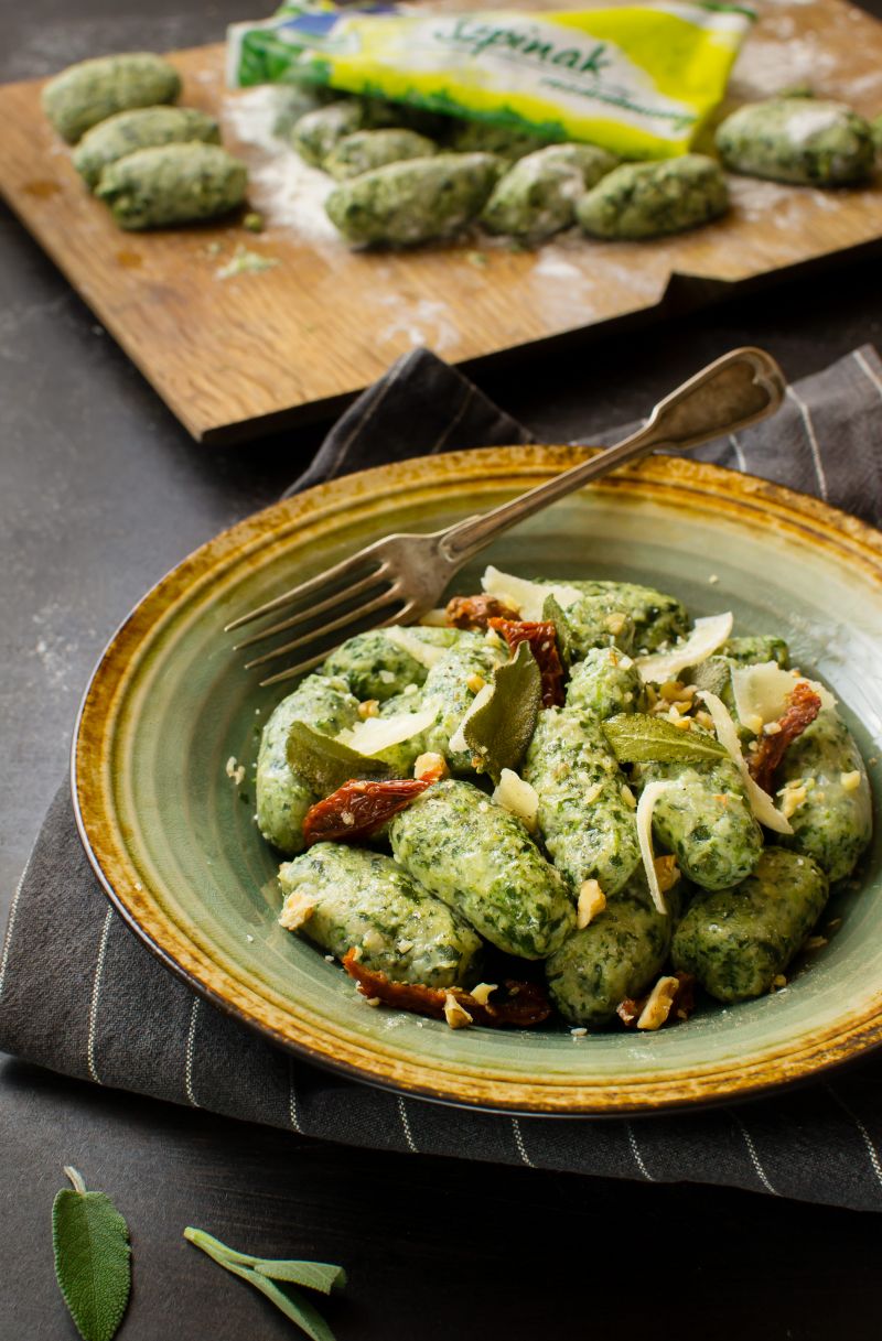Szpinakowe gnocchi z sosem szałwiowym Szpinakowe gnocchi z sosem szałwiowym