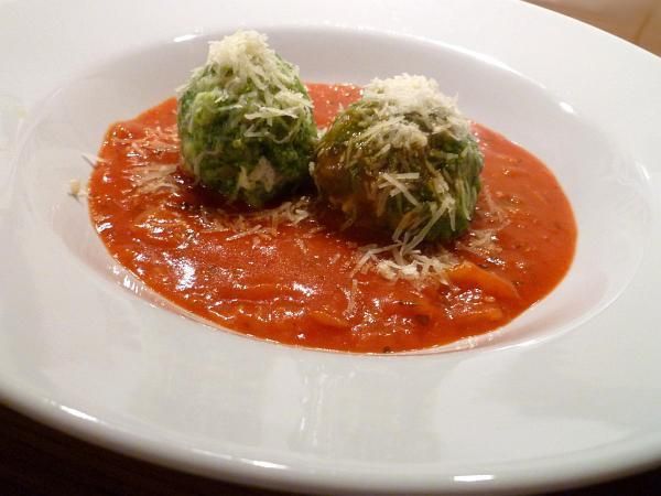 Szpinakowe klopsiki w sosie bolońskim 