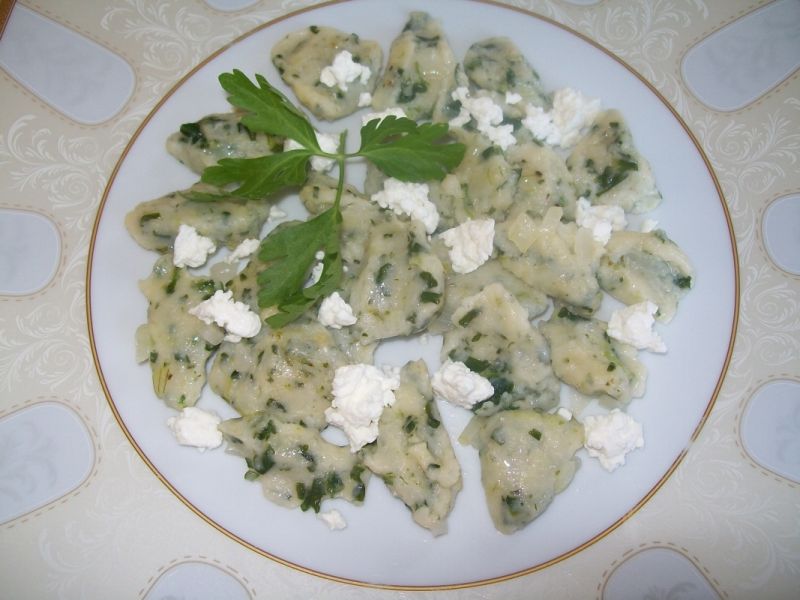 Szpinakowe kluski z twarożkiem