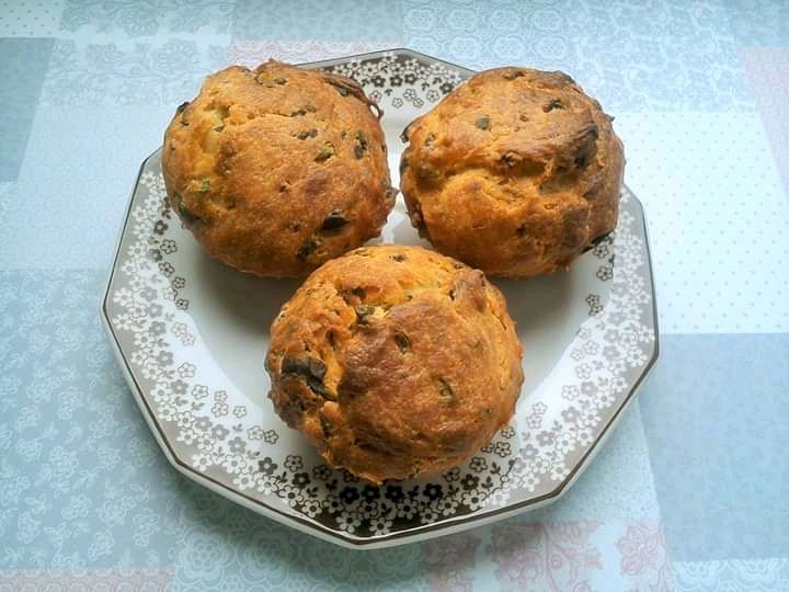Szpinakowe muffinki z wędliną Szpinakowe muffinki z wędliną