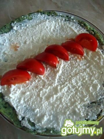 Szpinakowe naleśniki z serem i pomidorem