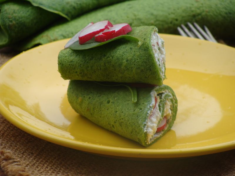 Szpinakowe naleśniki z serkiem