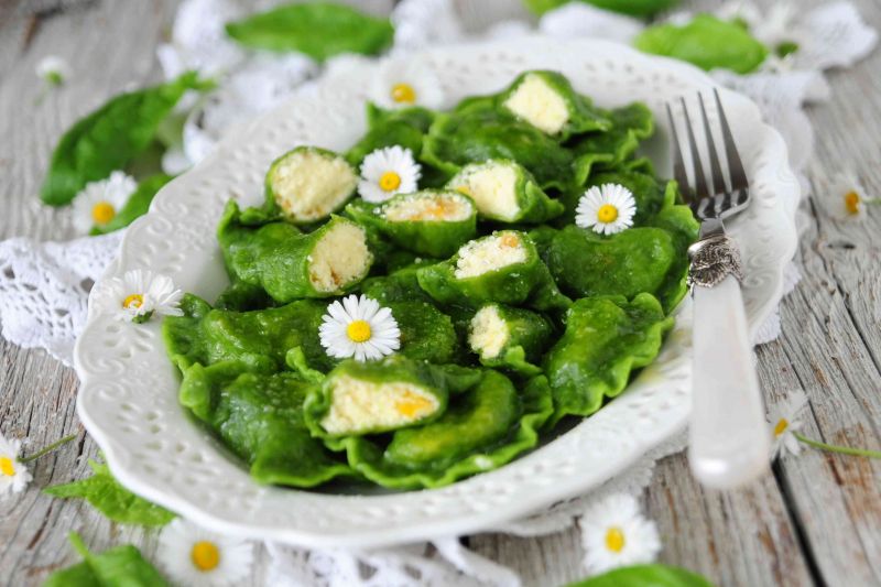 Szpinakowe pierogi na słodko Szpinakowe pierogi na słodko