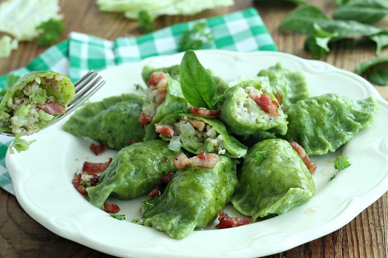 Szpinakowe pierogi z pekińską kapustą