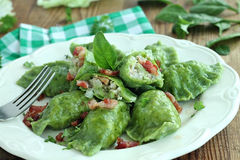 Szpinakowe pierogi z pekińską kapustą