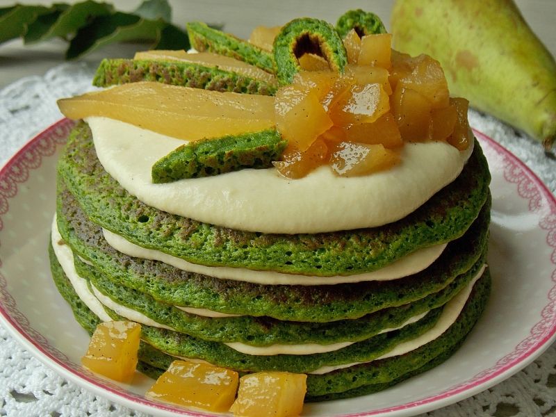 Szpinakowe placuszki z karmelizowanymi gruszkami