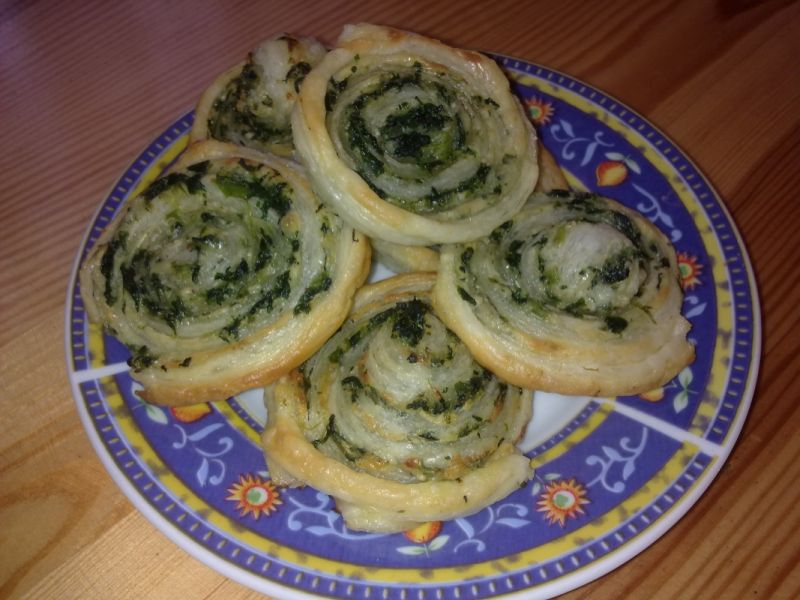 Szpinakowe ślimaczki z ciasta francuskiego