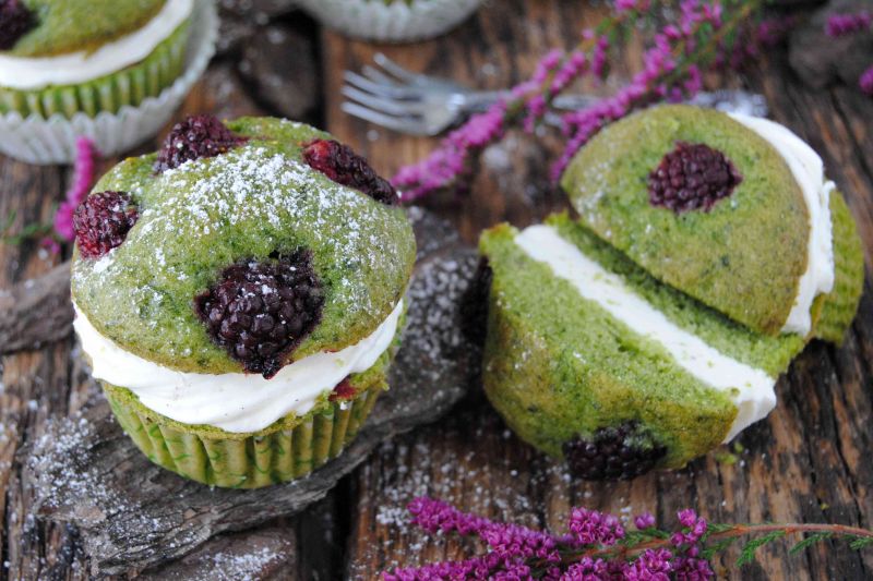 Szpinakowo- jeżynowe muffnki