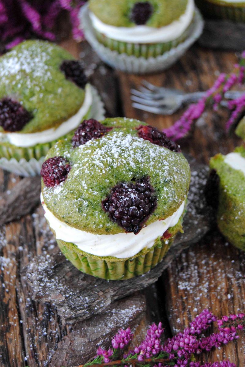 Szpinakowo- jeżynowe muffnki