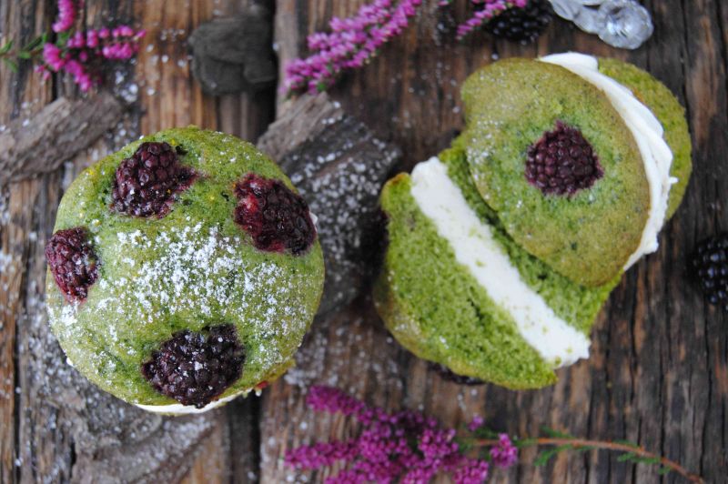 Szpinakowo- jeżynowe muffnki