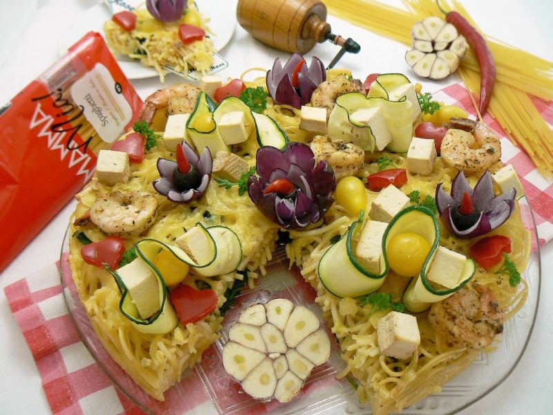 Szpinakowo makaronowy torcik z tofu Szpinakowo makaronowy torcik z tofu