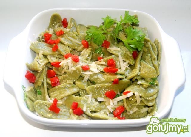 Szpinakowy makaron z parmezanem 