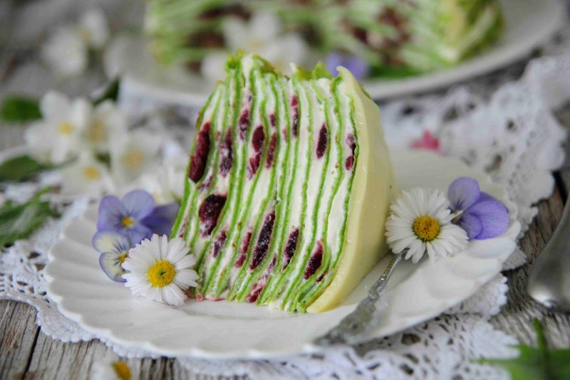 Szpinakowy tort naleśnikowy Szpinakowy tort naleśnikowy