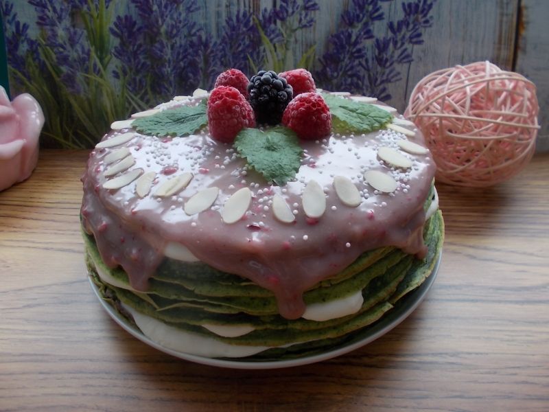 Szpinakowy  tort naleśnikowy Szpinakowy  tort naleśnikowy