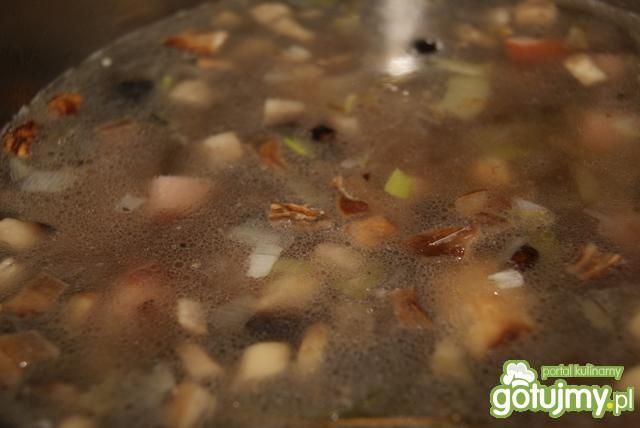 Szponder gotowany ( z zupy ) w sosie 