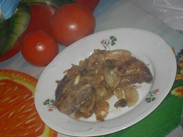 Sztuka mięsa obsmażana z cebulą Sztuka mięsa obsmażana z cebulą