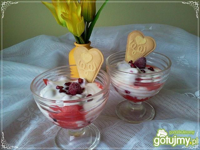 Szybciutki deser jogurtowo-arbuzowy  Szybciutki deser jogurtowo-arbuzowy