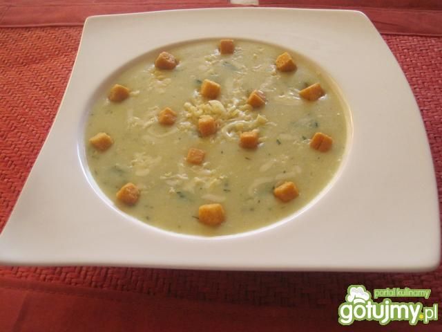 Szybka brokułowa z żółtym serem Szybka brokułowa z żółtym serem