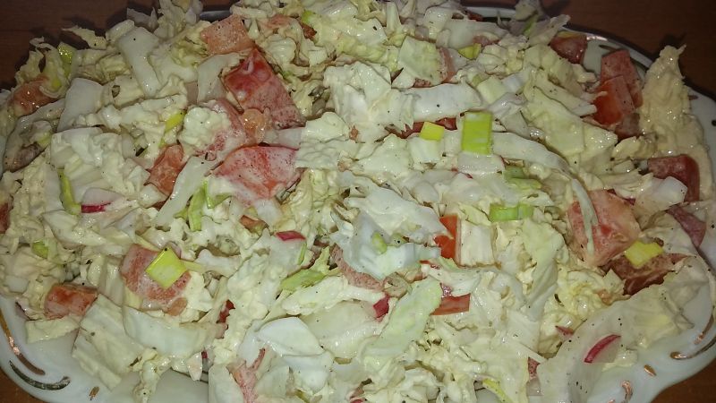 Szybka i smaczna surówka z dodatkiem śmietany Szybka i smaczna surówka z dodatkiem śmietany