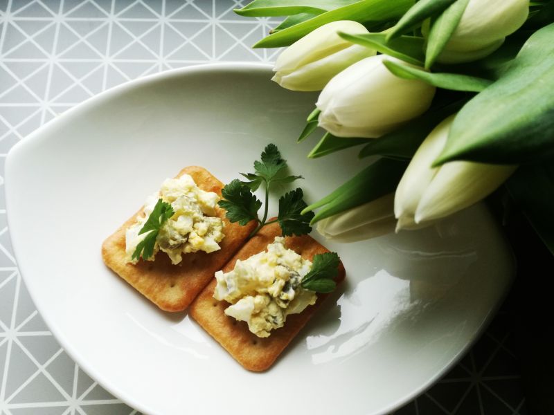 Szybka pasta jajeczna z ogórkami Szybka pasta jajeczna z ogórkami