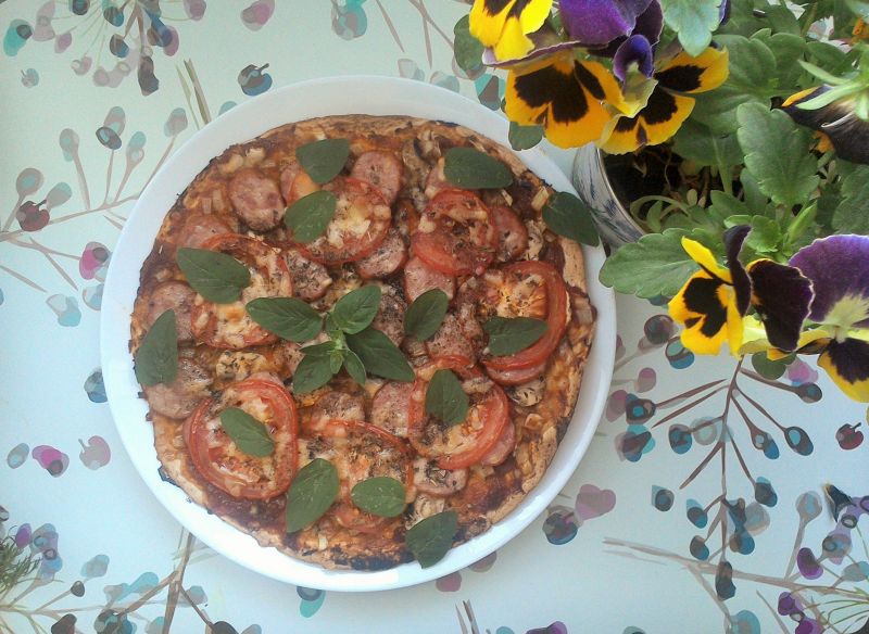 Szybka pizza na tortilli