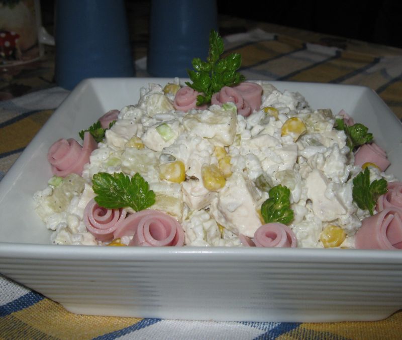 Szybka ryżowa sałatka z kurczakiem Szybka ryżowa sałatka z kurczakiem