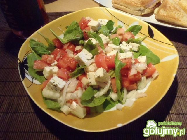 Szybka sałatka na świeżym szpinaku Szybka sałatka na świeżym szpinaku