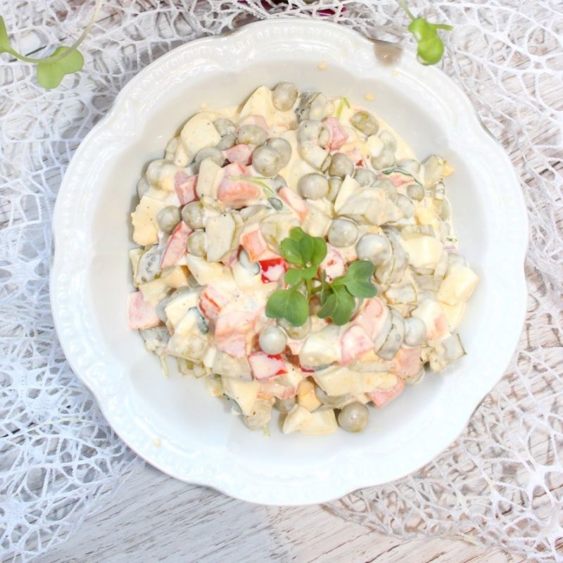 Szybka sałatka z groszkiem i kiełkami