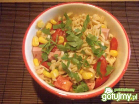 Szybka sałatka z makaronem Szybka sałatka z makaronem
