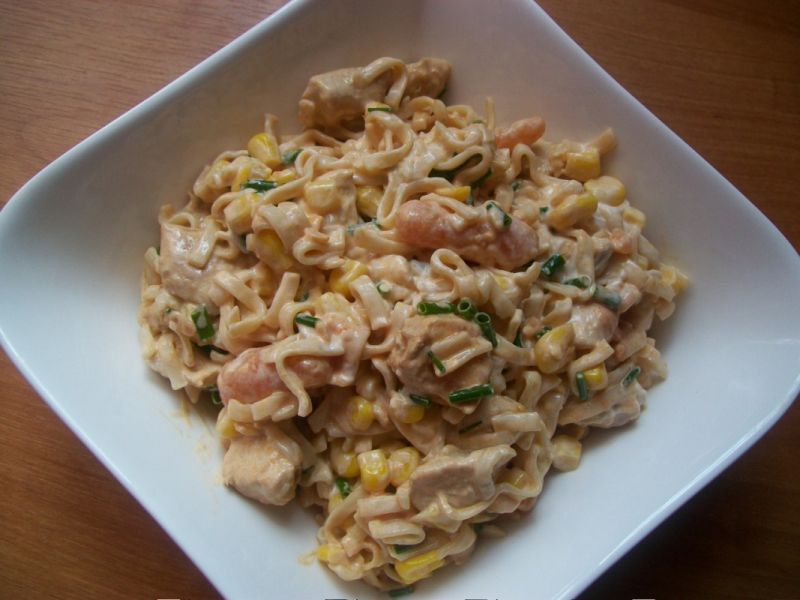 Szybka sałatka z makaronem Wonton Szybka sałatka z makaronem Wonton