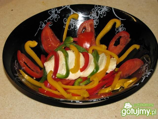 Szybka sałatka z mozzarellą Szybka sałatka z mozzarellą