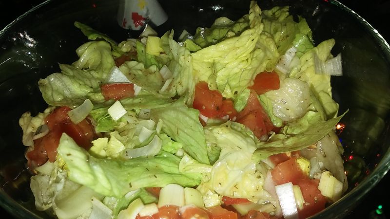 Szybka sałatka z sałaty lodowej Szybka sałatka z sałaty lodowej