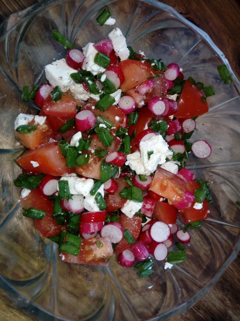 Szybka sałatka z serem feta