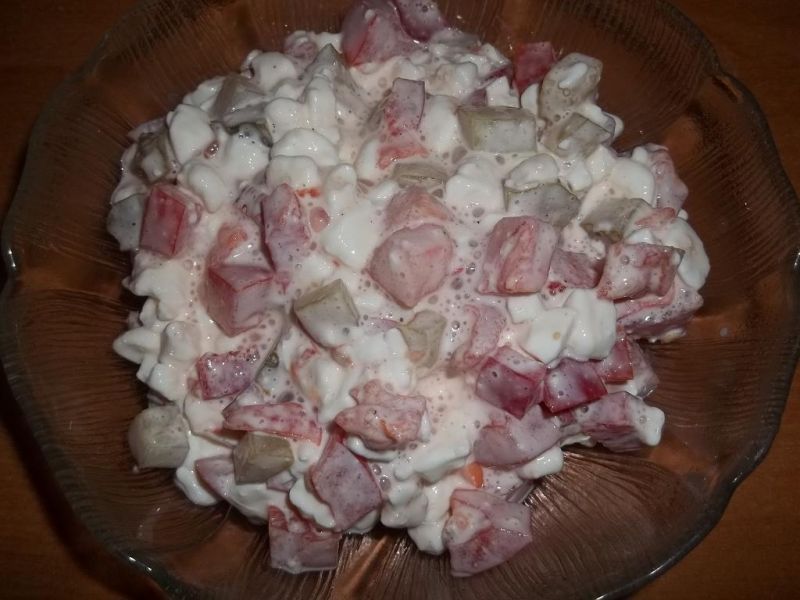 Szybka sałatka z serkiem wiejskim