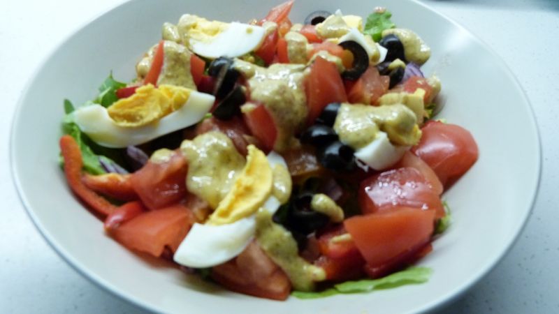 Szybka sałatka z wędzonym łososiem Szybka sałatka z wędzonym łososiem