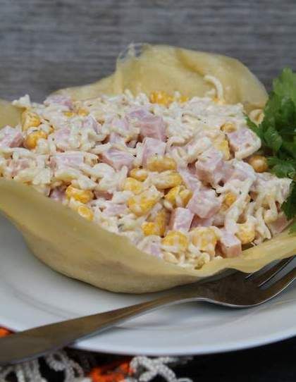 Szybka sałatka z zupkami chińskimi Szybka sałatka z zupkami chińskimi