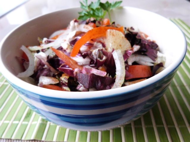 Szybka surówka z cykorii i papryki