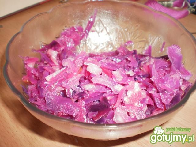 Szybka surówka z czerwonej kapusty