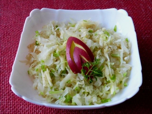 Szybka surówka z kapusty kiszonej Szybka surówka z kapusty kiszonej