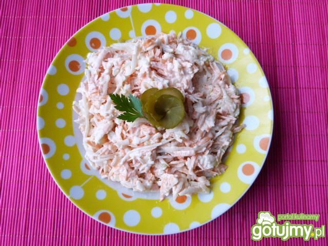 Szybka surówka z marchewki i selera 