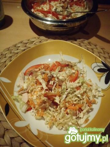 Szybka surówka z pekinki i papryki