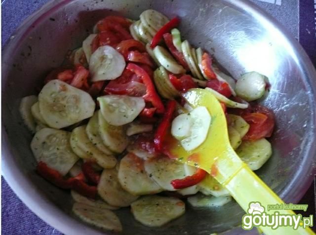 Szybka surówka ze świeżych warzyw