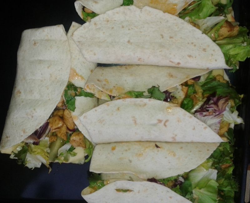 Szybka tortilla obiadowa z sosem czosnkowo-ziołowy