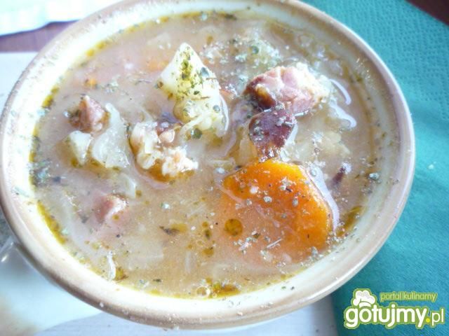Szybka zupa ze słodkiej kapusty