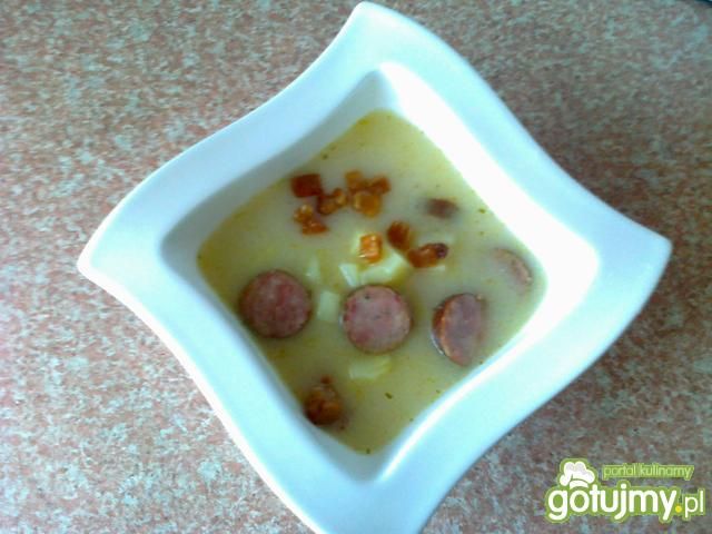 Szybki barszcz z wiejską kiełbasą 