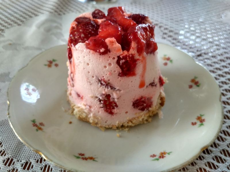 Szybki deser truskawkowy