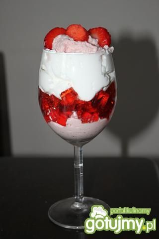 Szybki deser z galaretką .  Szybki deser z galaretką .