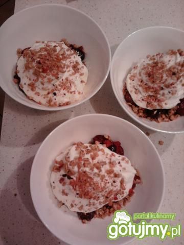 Szybki deser z owoców leśnych Szybki deser z owoców leśnych