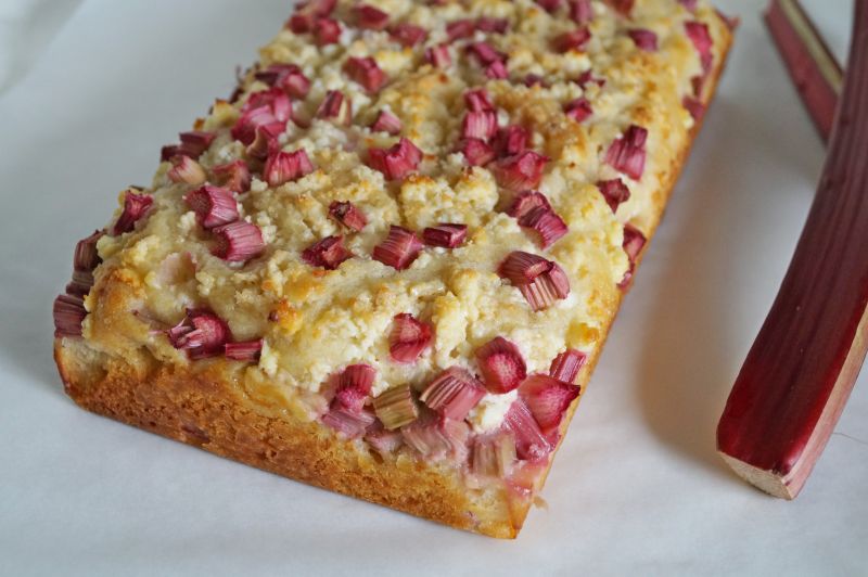 Szybki drożdżowiec z rabarbarem i twarogiem Szybki drożdżowiec z rabarbarem i twarogiem