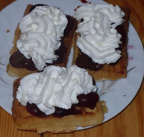 Szybki i smaczny deser gofrowy Szybki i smaczny deser gofrowy